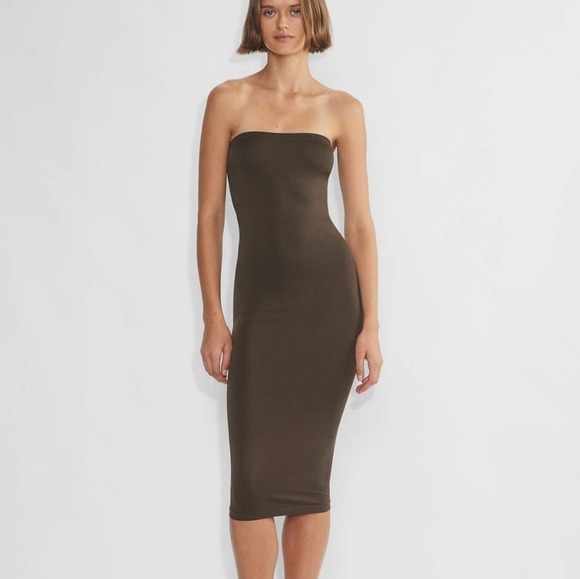 Aritzia Dresses & Skirts - Aritzia Rich Moca Brown Seamless Skirt